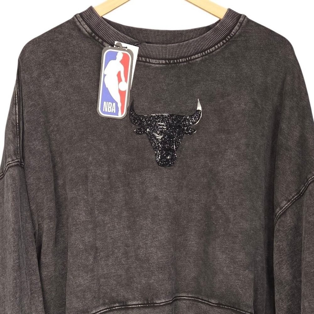 Pro Standard Chicago Bulls Cropped Sweatshirt Womens Large Black Rhinestone NEW